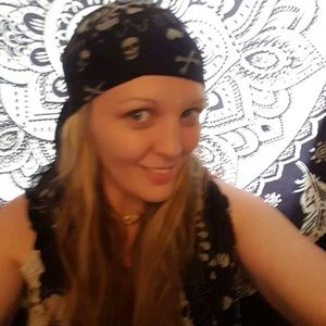 Meet your Posher, Crystal